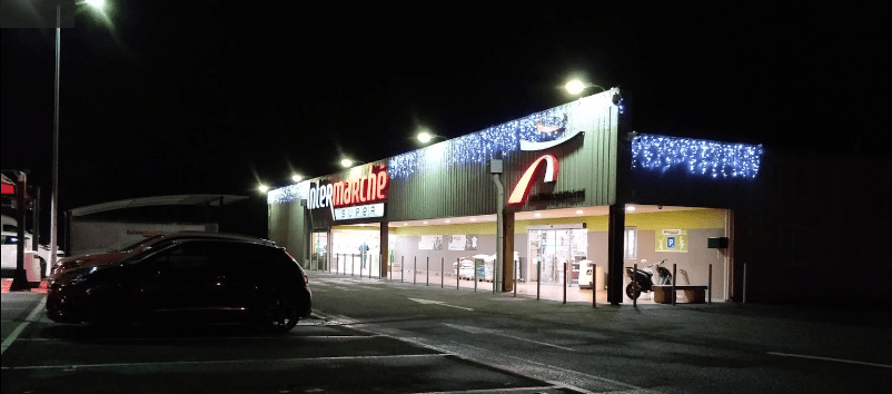 Braquage de la caisse de l'Inrtermarché de Labruguière : vue de nuit de l'ntermarché de Labruguière.