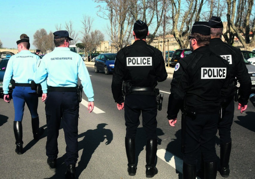 Plus De 90 000 Policiers Et Gendarmes Seront Mobilisés En France Pour La Nuit Du Nouvel An Le