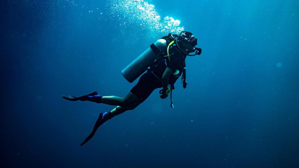 Accident de plongée dans le Jura : opération d’ampleur pour retrouver le corps du plongeur dans le lac de Vouglans