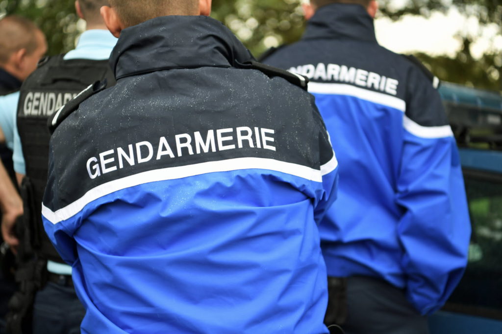 Une vingtaine d’armes retrouvées chez un homme retranché à son domicile