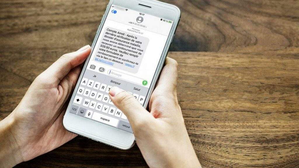Arnaque aux SMS à la Sécu: cinq personnes interpellées