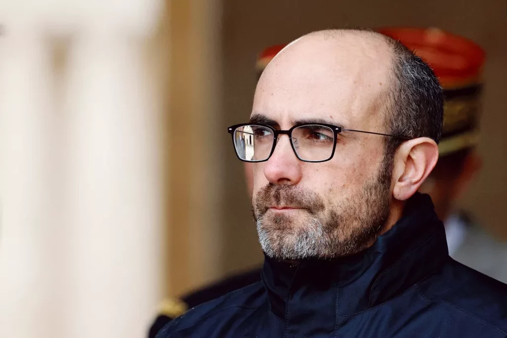 JEUX DE CHAISES MUSICALES DANS LES SERVICES SECRETS