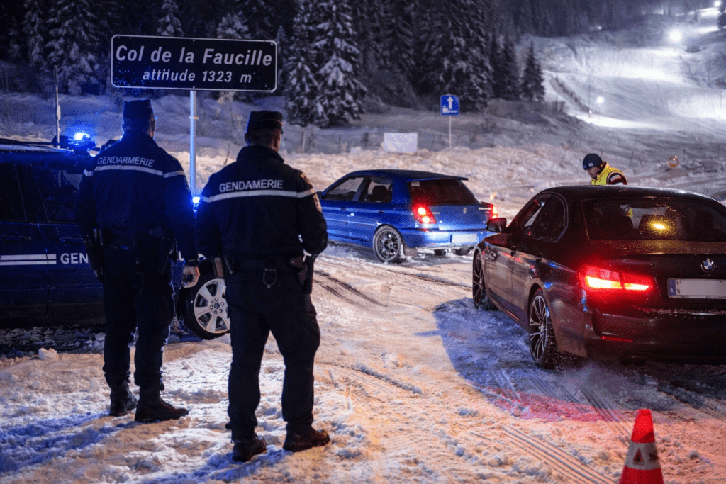 Quand les rodéos dérapent : le col de la Faucille pris pour un terrain de jeu