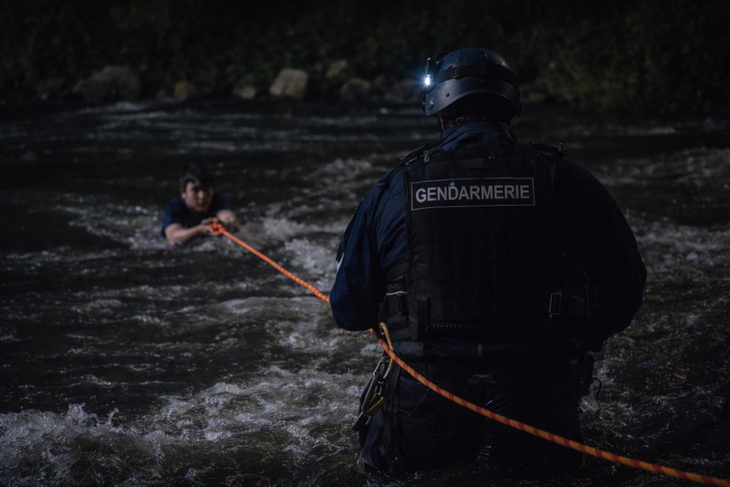 sauvetage gendarme rivière en crue Isère
