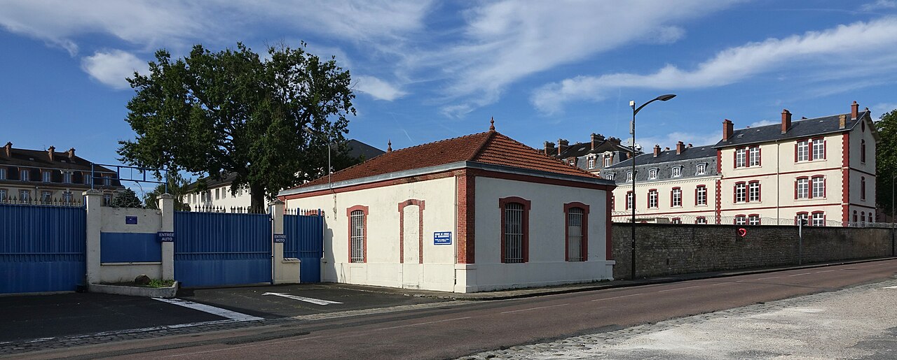 Bâtiments de l’école de gendarmerie de Fontainebleau, photographiés en août 2024.