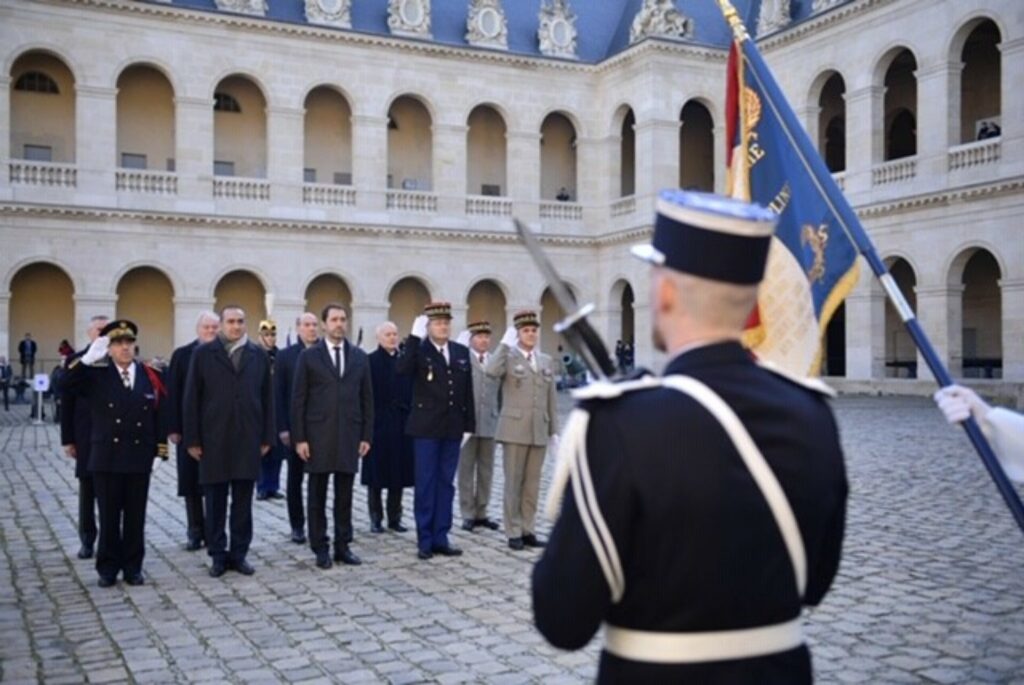Adjudant Gwenaël Gloaguen : huit ans après sa mort en service Hommage collectif aux gendarmes décédés en service en 2018, aux Invalides le 15 février 2019. Photo d’archive, non un portrait de Gwenaël Gloaguen. © Sirpa Gend - BRC F. Garcia.