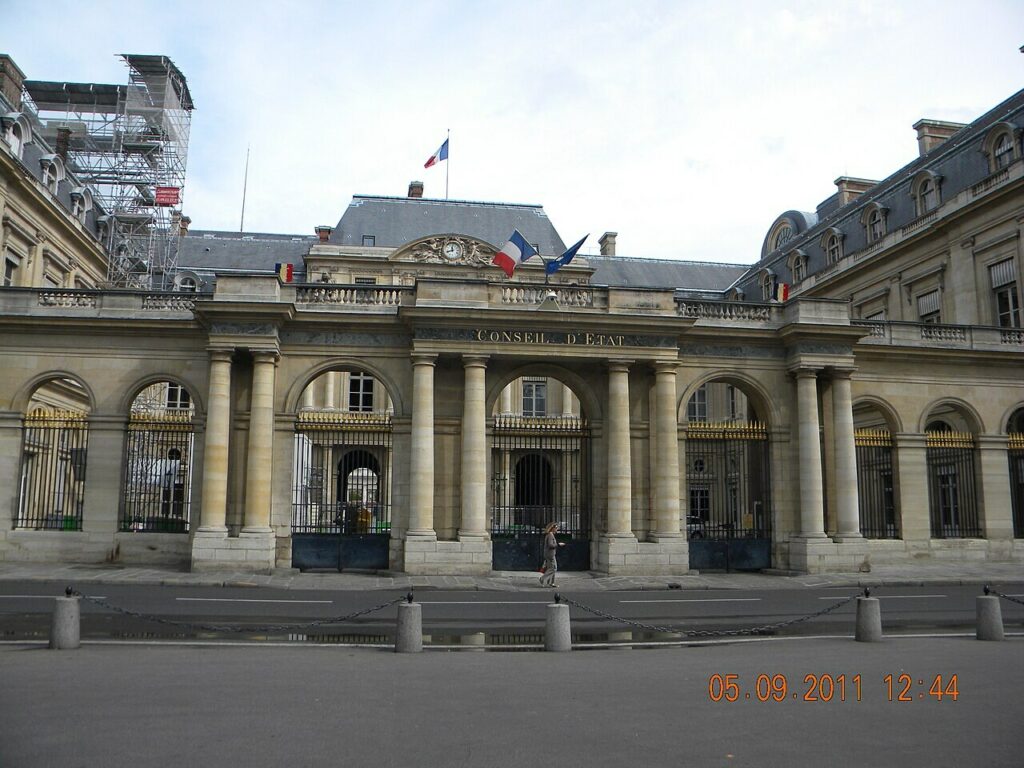 Justice administrative : face à l’afflux de recours, le Conseil d’État prépare sa réorganisation Façade du Palais-Royal abritant le Conseil d’État à Paris, photographiée en septembre 2011
