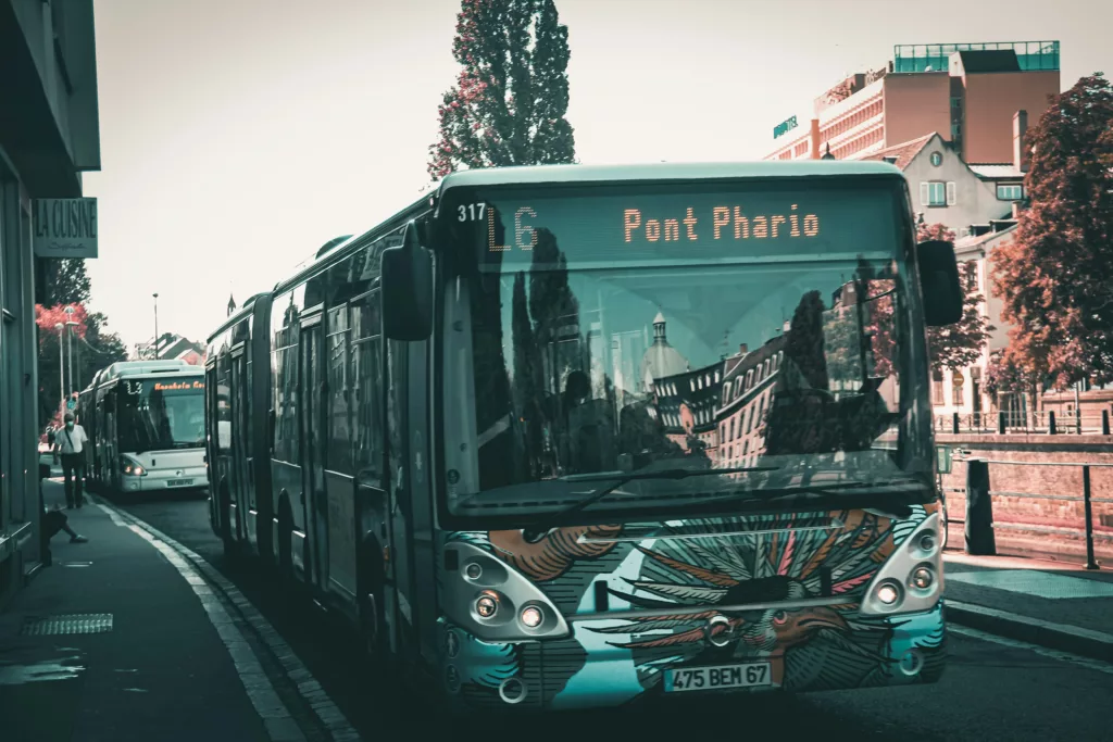 Intempéries dans l’Hérault : cars perturbés à Lodève, desserte rétablie à Marsillargues Autobus urbain à Strasbourg, photographie d’illustration sans lien avec les intempéries dans l’Hérault