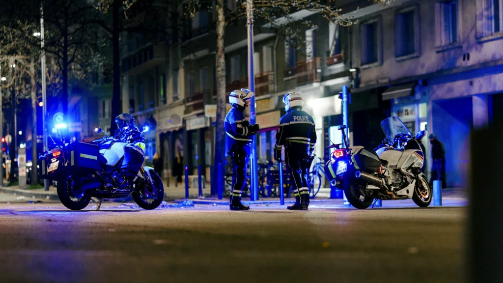 Oise : sept gendarmes agressés, 13 mineurs présentés à la justice Forces de l’ordre lors d’une manifestation à Grenoble, photographie d’archive