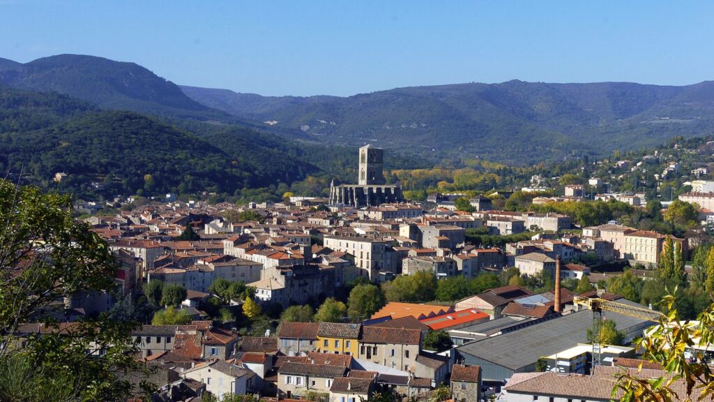 Vue générale de Lodève et de sa cathédrale, photographie d’archives du 29 octobre 2007.