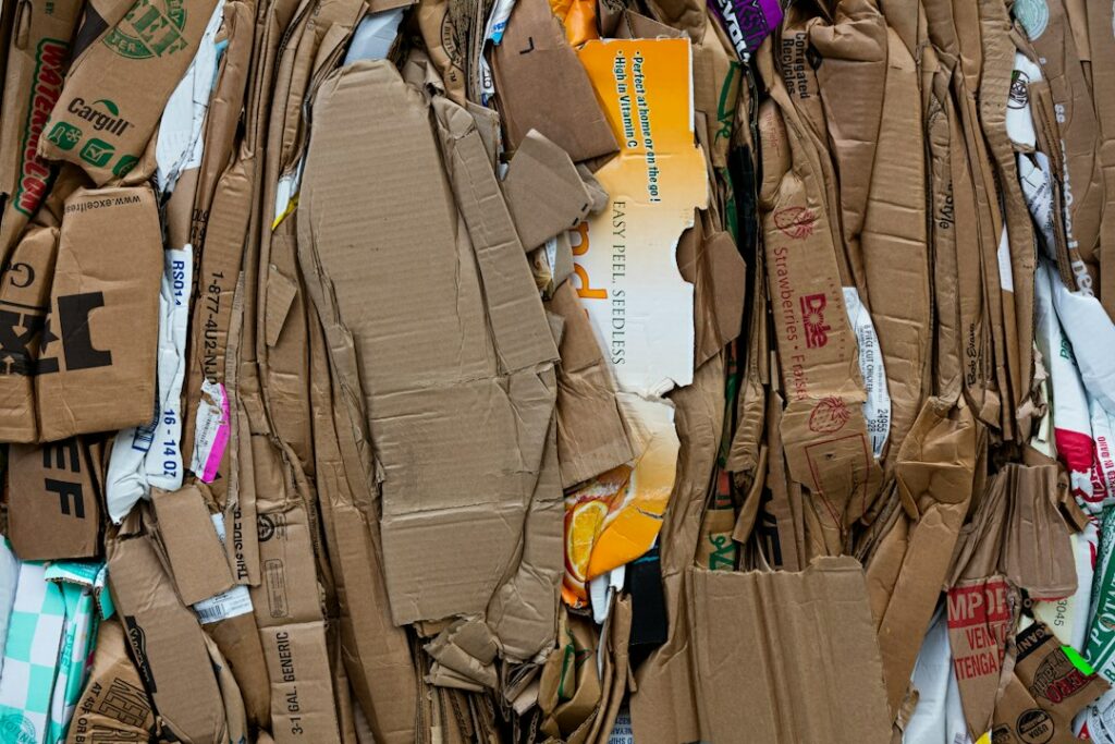 Cartons rassemblés pour le recyclage, photographie d’illustration.