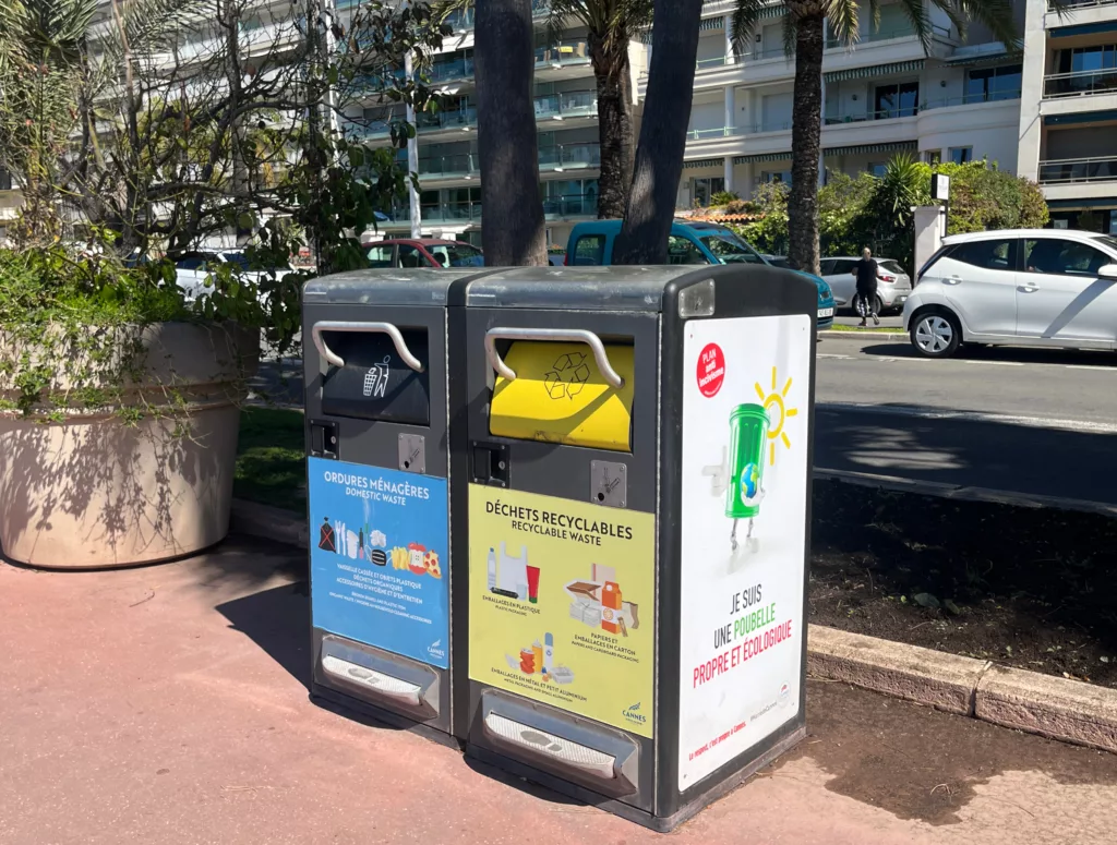 Poubelles de tri photographiées à Cannes en avril 2023, image d’illustration.