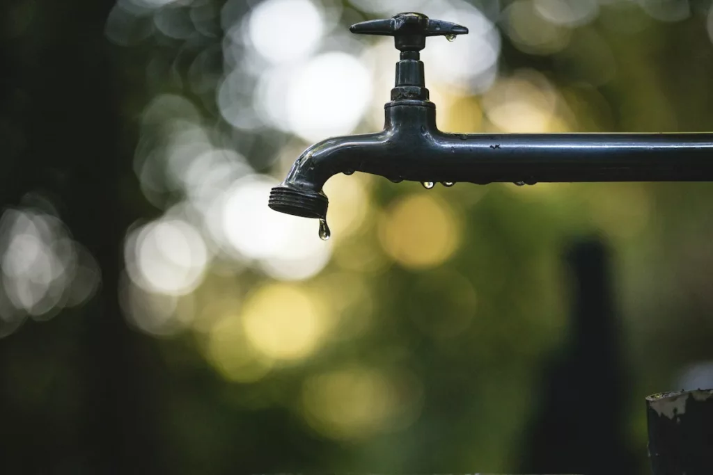 Lauret : coupure d’eau annoncée jeudi 8 octobre, chemin de Cantafaroune Robinet avec une goutte d’eau, photographie d’illustration sans lien avec le lieu de la coupure à Lauret.