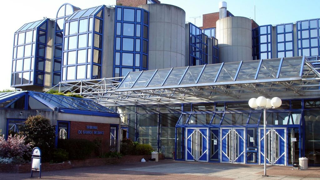 Bobigny : la remise en liberté des deux policiers mis en examen confirmée L’entrée du tribunal judiciaire de Bobigny, en Seine-Saint-Denis.