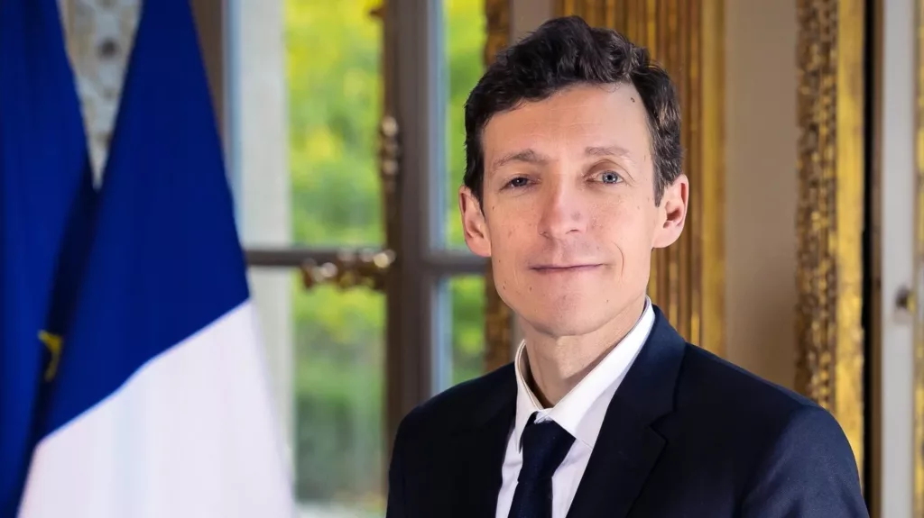 Blocage des lycées : Édouard Geffray détaille quatre chantiers après son audition Portrait officiel d’Édouard Geffray, ministre de l’Éducation nationale.