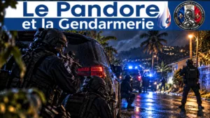 Guadeloupe : quatre suspects écroués après les tirs ayant blessé deux gendarmes du GIGN Illustration générée par IA d'une intervention de gendarmes de nuit dans un décor tropical, avec le bandeau officiel du Pandore et la rondache 2027.