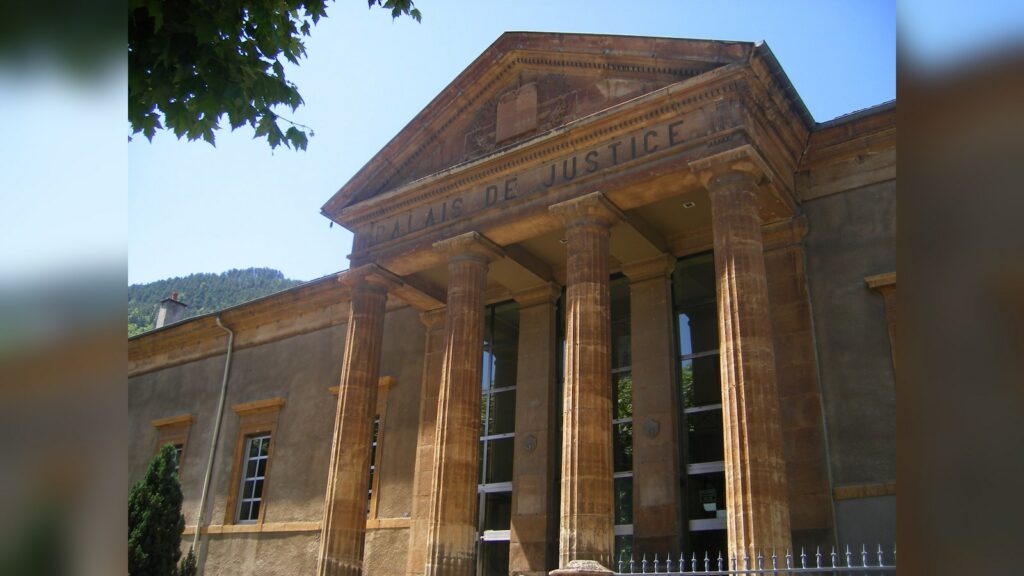 Lozère : deux condamnations après des vols de carburant Façade du palais de justice de Mende, photographie d’archive de 2007.