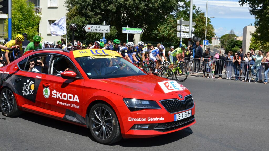 Tour de France 2027 : Montpellier à l’arrivée le 16 juillet, au départ le 17 Le peloton et la voiture de direction du Tour de France quittent Montpellier le 14 juillet 2016.